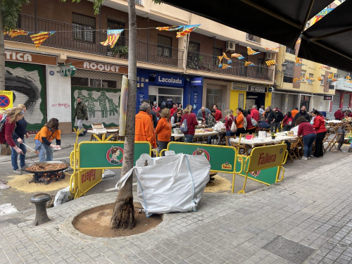 Fallera having a lunch